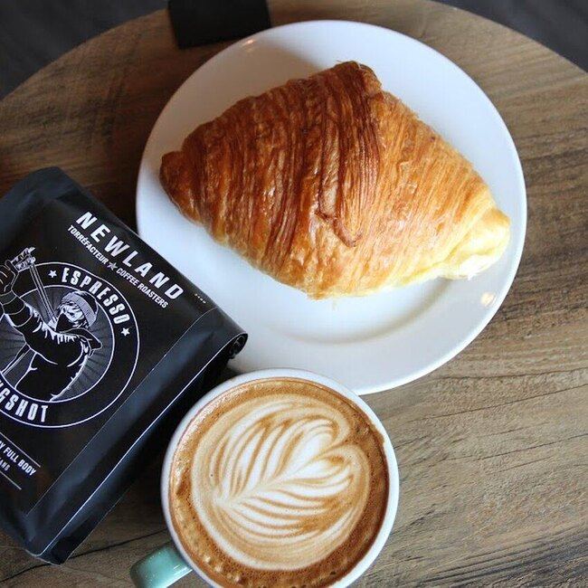 Newland Caf&eacute; - Restaurants pr&egrave;s de: J3Y1A7