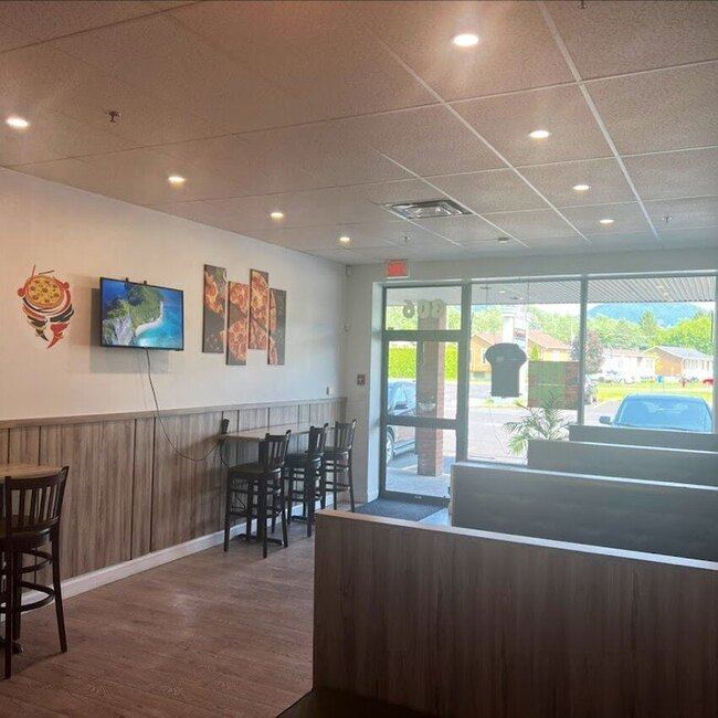 Mirano Pizza - Restaurants pr&egrave;s de: J3G0C3