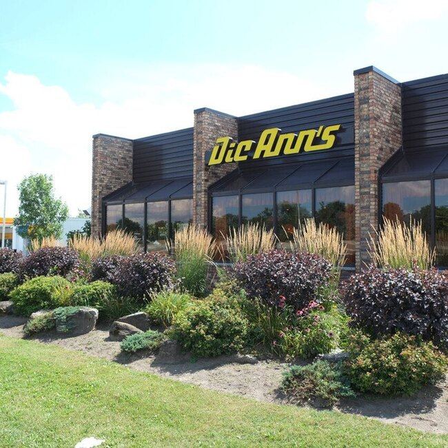 Dic Ann's Hamburgers - Restaurants pr&egrave;s de: H1M3B2