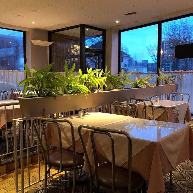 Velos Pizzeria Brochetterie - Restaurants pr&egrave;s de: H9P2S7