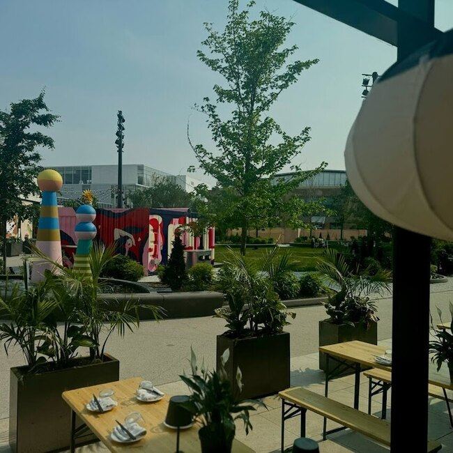 Momiji par OTTO - Restaurants pr&egrave;s de: H4M1P1