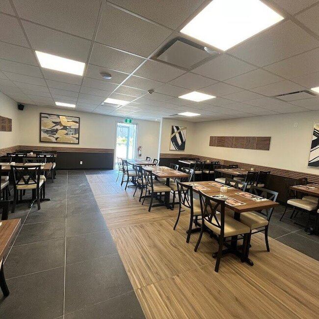 Stratos Pizzeria - Restaurants pr&egrave;s de: G8T4B7