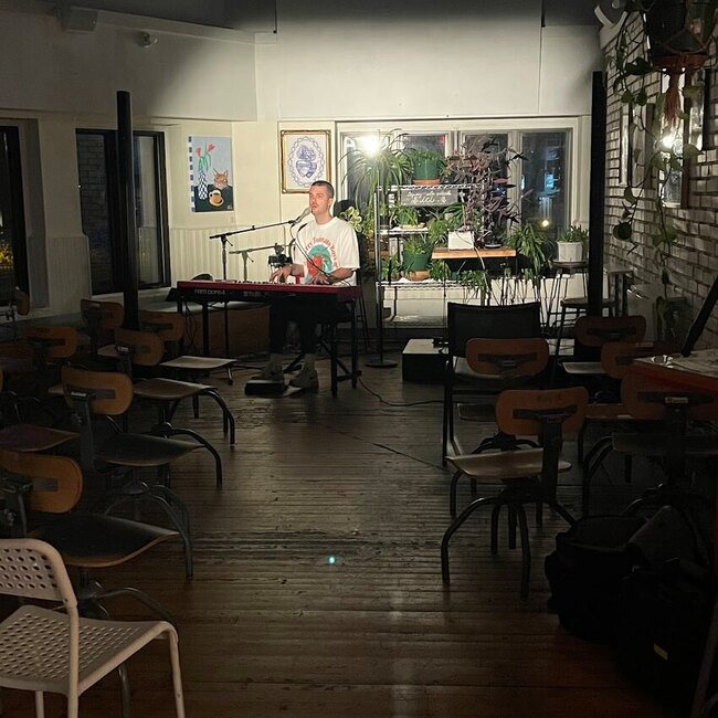 Lewis Caf&eacute; TR -  Restaurants Near: G9A4S3