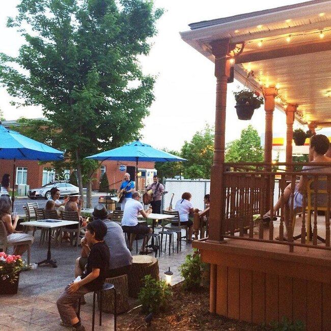 Cr&egrave;merie et caf&eacute; Monsieur Hibou - Restaurants pr&egrave;s de: J3V5J2