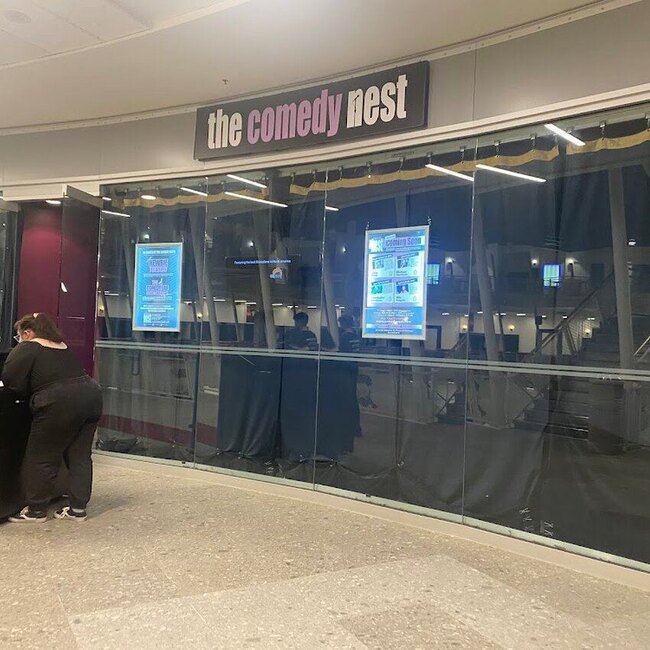 The Comedy Nest - Restaurants Divertissement en direct / spectacles Centre-ville