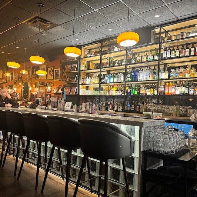 Bernie's Pizza Martini Bar -  Restaurants Near: H9B2K4