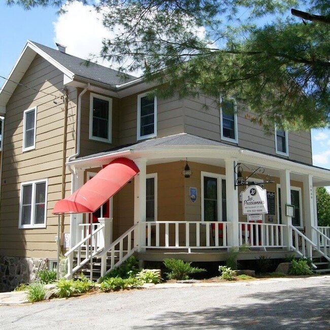 Les Passionn&eacute;s - Restaurants pr&egrave;s de: J0T2N0