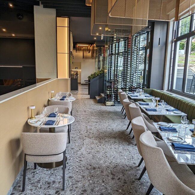 L&eacute;o -  Restaurants Near: J8E1E1