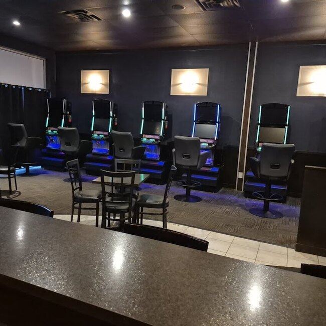 Caf&eacute; Bistro Vegas - Restaurants pr&egrave;s de: J2C7V4