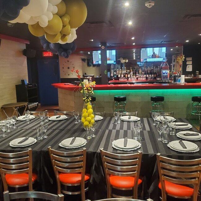 Restaurant Le King Cara&iuml;bes -  Restaurants Near: J6X4E3