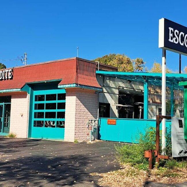 Escondite -  Restaurants Near: J6A8B6