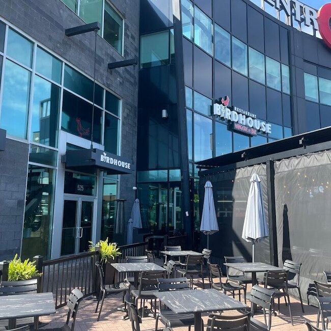 Birdhouse Wingerie & Bar - Restaurants Camion bouffe de rue Chomedey