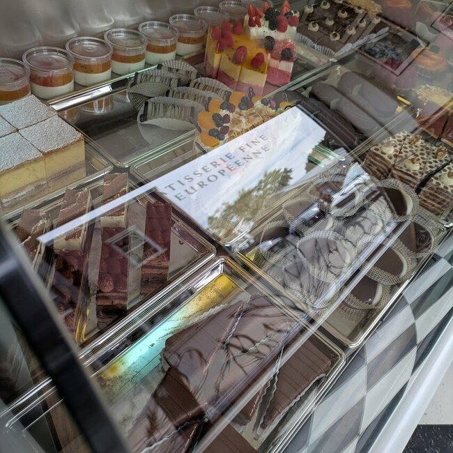 Chateau Euro - Restaurants pr&egrave;s de: J7V3E7