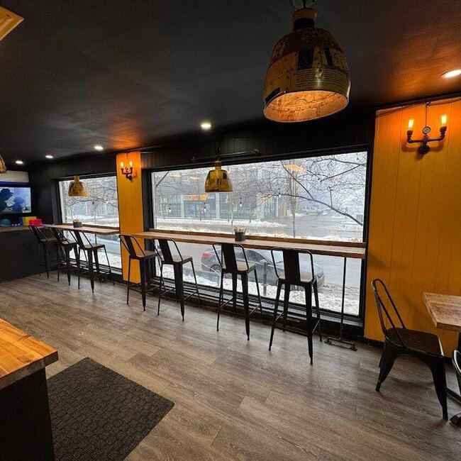 Unclepotato - Restaurants pr&egrave;s de: H3L2N3