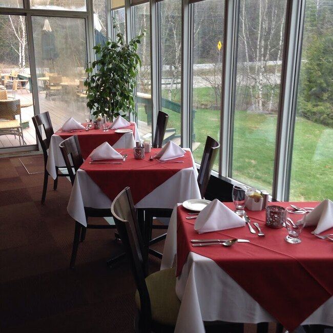 Amadeus Resto Bar - Restaurants pr&egrave;s de: J0T2R0