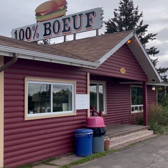 Le P'Tit Stop - Laurentians (North Shore) Poutine Delivery, Takeout Available