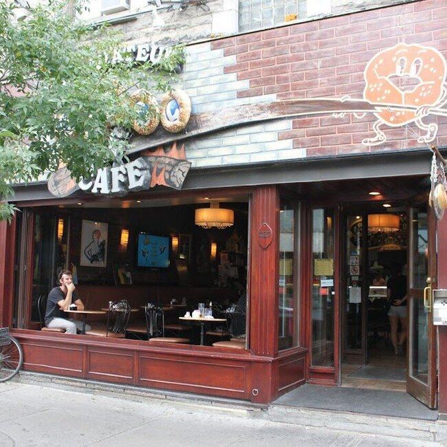 St-Viateur Bagel & Caf&eacute; - Bagels Le Plateau-Mont-Royal