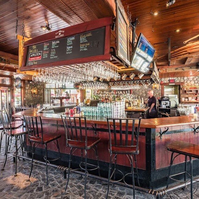 La Forge Bar & Grill - Restaurants pr&egrave;s de: J8E1E1