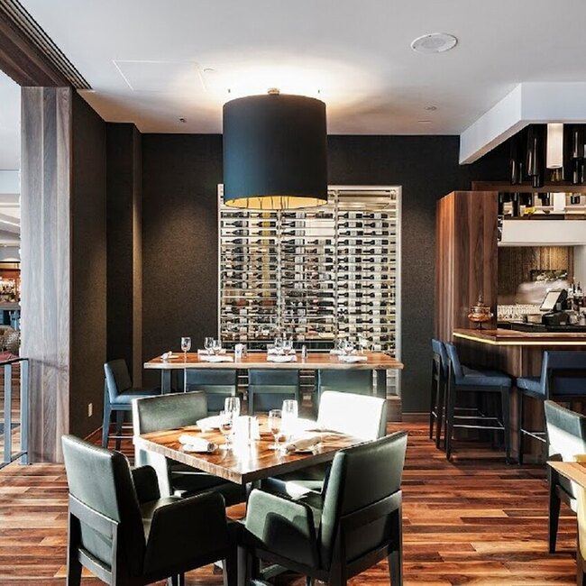 Restaurant & Bar Le Kube - Downtown Fine Dining / Upscale Restaurants