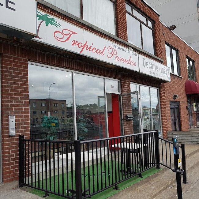 Tropical Paradise - Restaurants pr&egrave;s de: H3W3C2