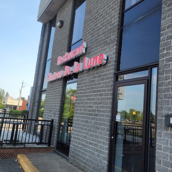 Ch&acirc;teau de la Lune - Restaurants pr&egrave;s de: J6W3W4
