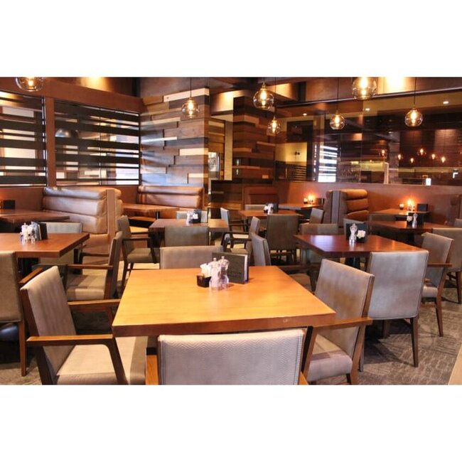 B&acirc;ton Rouge Grillhouse & Bar - Restaurants Saint-Sauveur