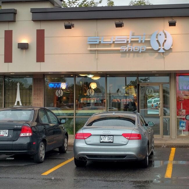 Sushi Shop - Restaurants pr&egrave;s de: H7P2P2
