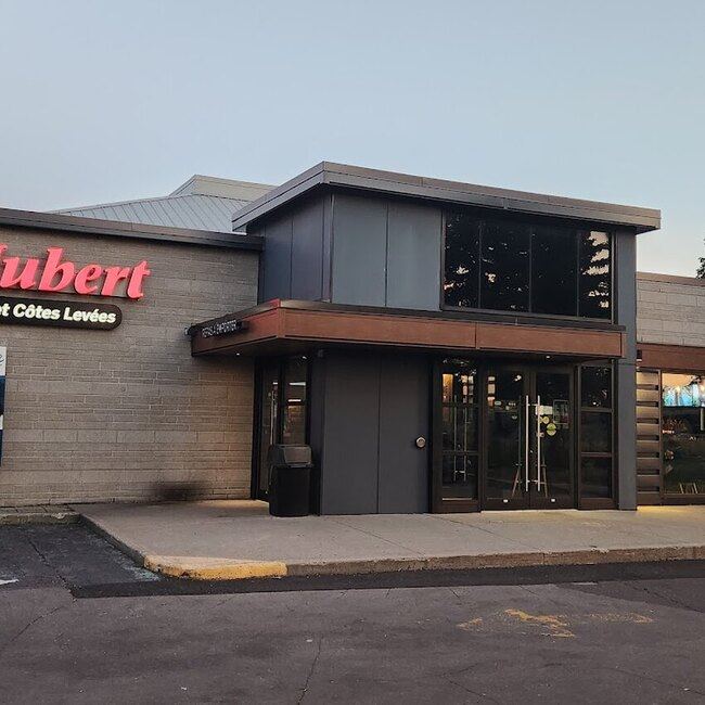 R&ocirc;tisserie St-Hubert - Restaurants pr&egrave;s de: J4B0B1