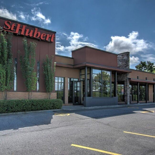 R&ocirc;tisserie St-Hubert - Restaurants pr&egrave;s de: J2G2X9