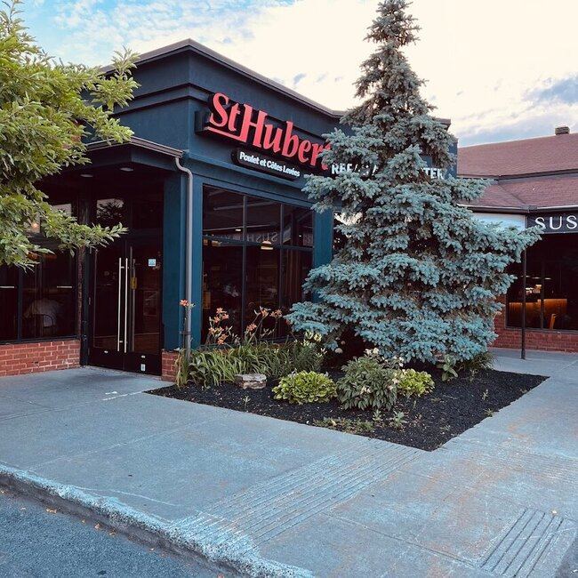 R&ocirc;tisserie St-Hubert -  Restaurants Near: H9H3B5