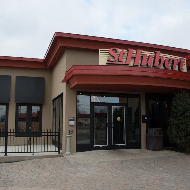 R&ocirc;tisserie St-Hubert -  Restaurants Near: J8E3G3