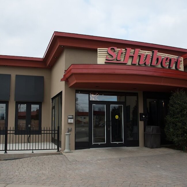 R&ocirc;tisserie St-Hubert - Restaurants pr&egrave;s de: J8E2Y3