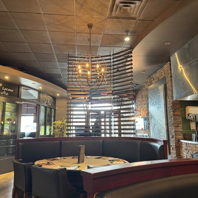 R&ocirc;tisserie St-Hubert - Restaurants pr&egrave;s de: H2B1M1