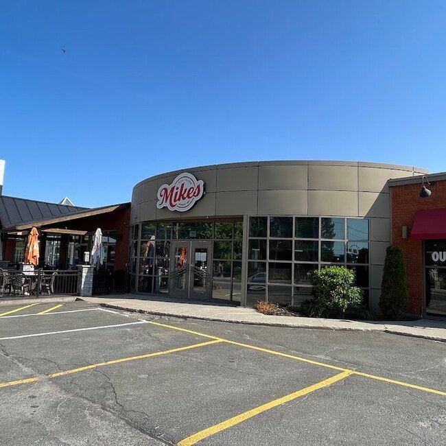 Toujours Mikes - Restaurants pr&egrave;s de: J2G2X9