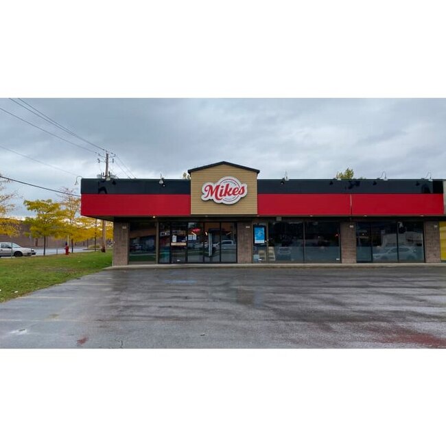 Toujours Mikes - Restaurants pr&egrave;s de: J6W3W4