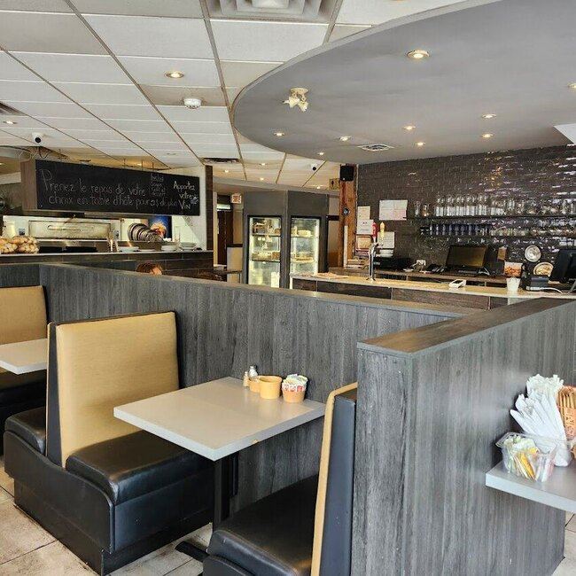 Qu&eacute;bec Deli - Villeray-Saint-Michel Breakfast Restaurants