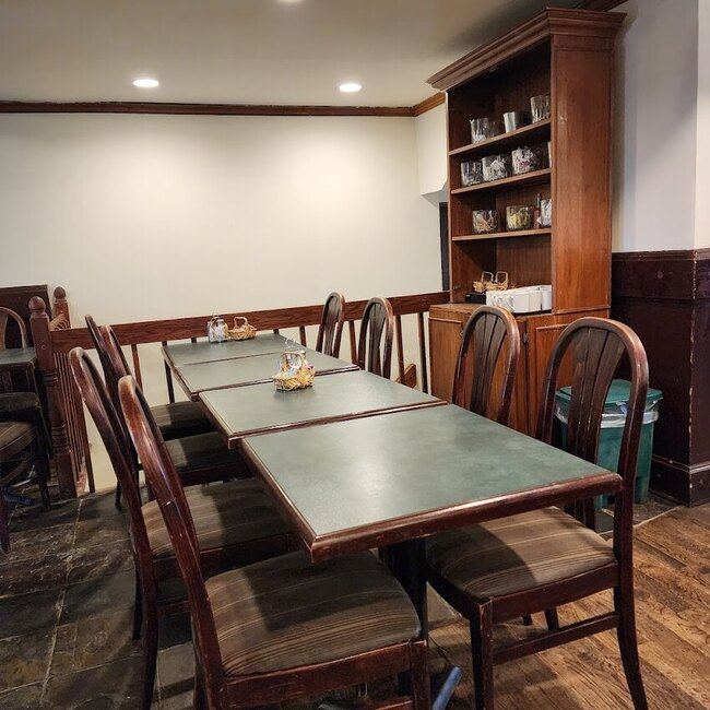 Restaurant Peddlers -  Restaurants Near: H8N2N9