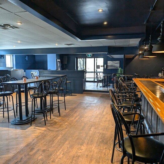 Le Transit Bistro Bar - Restaurants pr&egrave;s de: J6W2C8