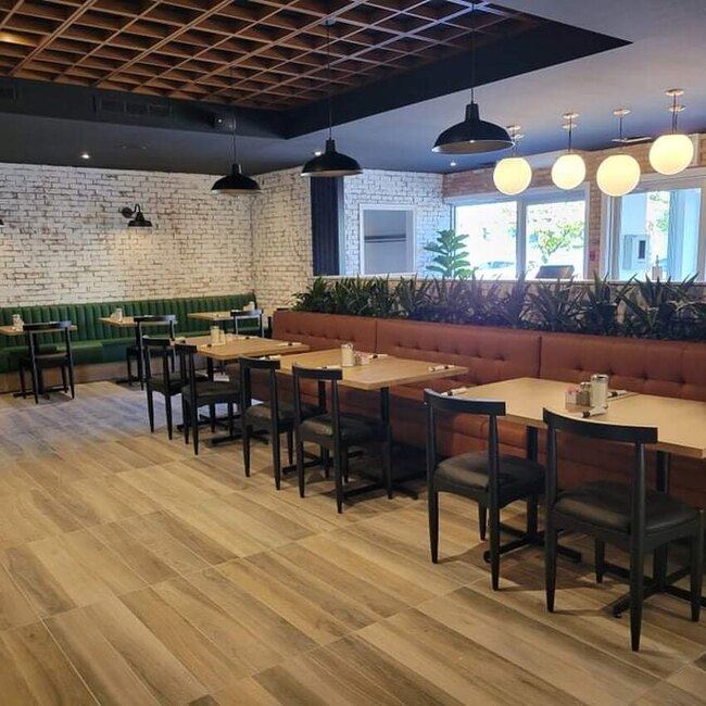 Rotisserie Salaberry (la) - Restaurants pr&egrave;s de: J6T4P6