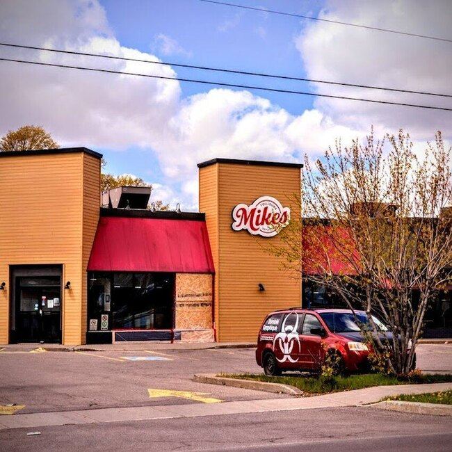 Toujours Mikes - Restaurants pr&egrave;s de: J6T4P6