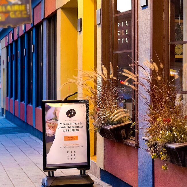 La Piazzetta - Restaurants pr&egrave;s de: J1X2T3