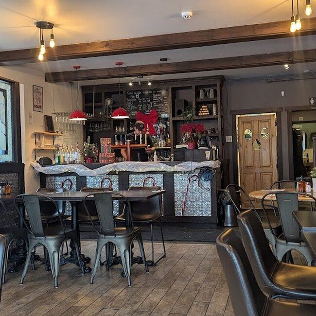 Pizza & Cie -  Restaurants Near: J8E3G3