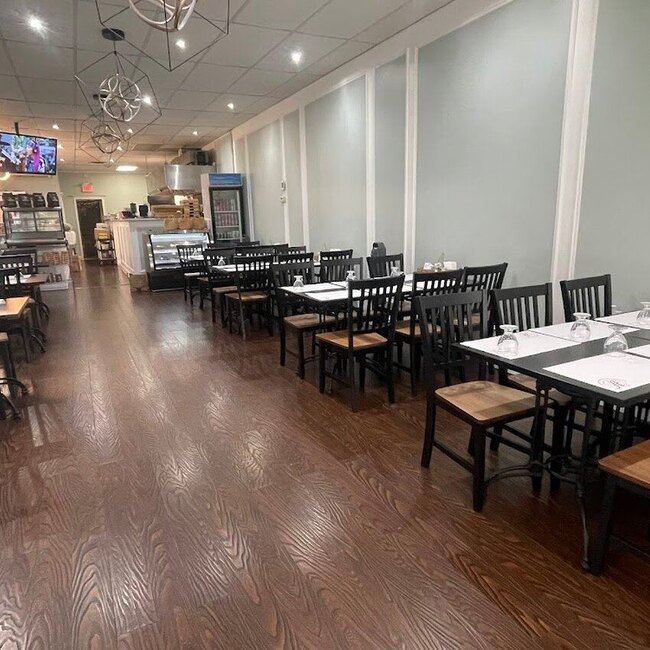 Aiza Authentique Cuisine Philippine - Restaurants pr&egrave;s de: H9A1A1