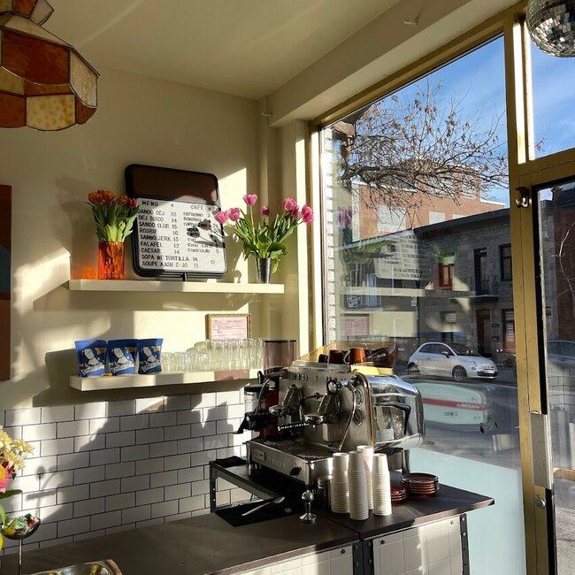 Disco Mayo D&icirc;nette & &Eacute;picerie - Mile-Ex Restaurants