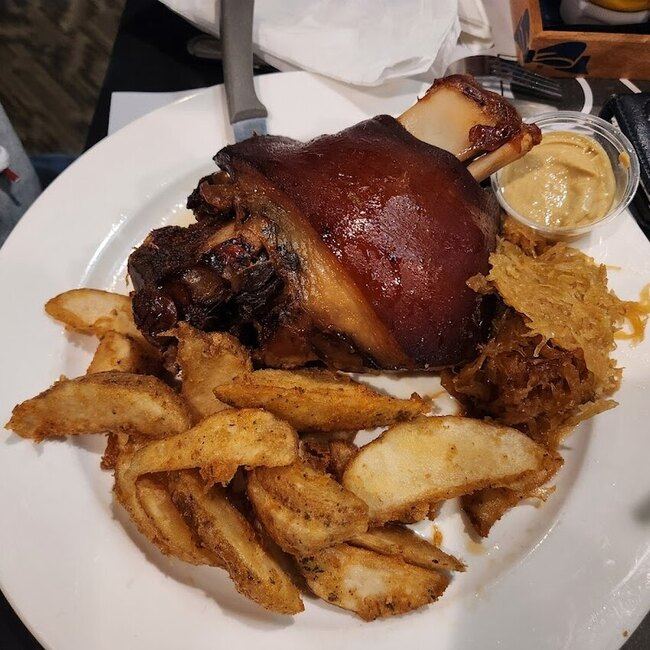 Bistro 19 - Restaurants pr&egrave;s de: H4Y1E4