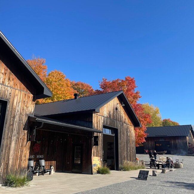 Le Flanc Nord - Restaurants Mont-Saint-Hilaire