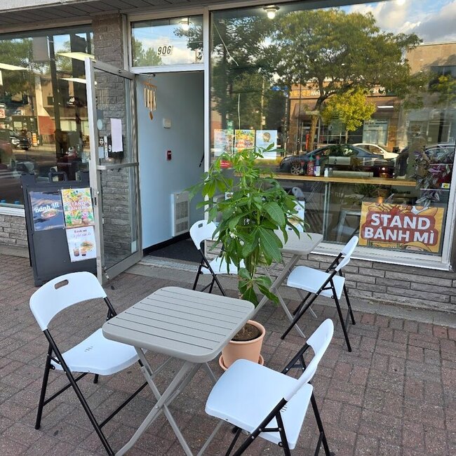 Comptoir Stand Banh Mi PT & &Eacute;picerie - Restaurants pr&egrave;s de: H4L2H3