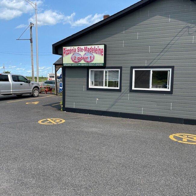 Pizzeria Ste Madeleine 2 pour 1 - Sainte-Madeleine Delivery Restaurants
