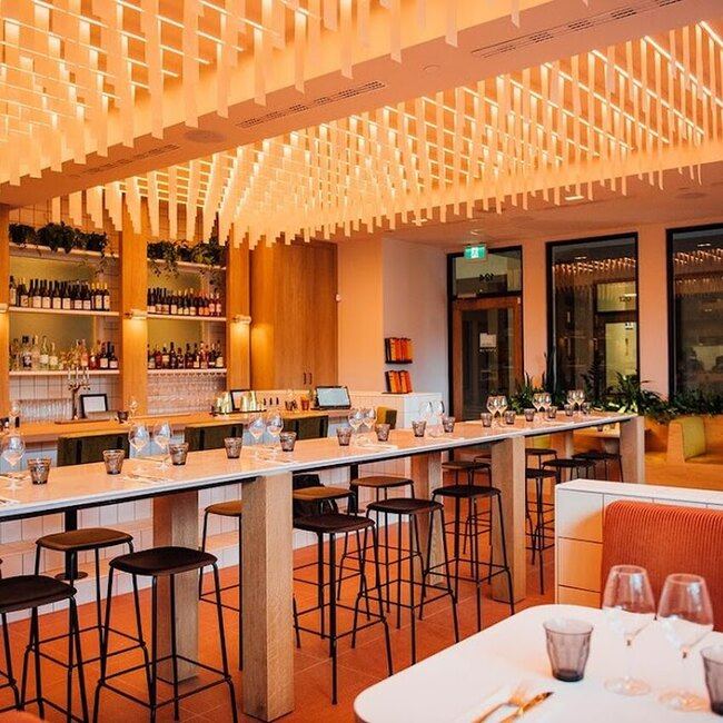 Bistro Si&egrave;ge Social - Restaurants pr&egrave;s de: J4K1C8