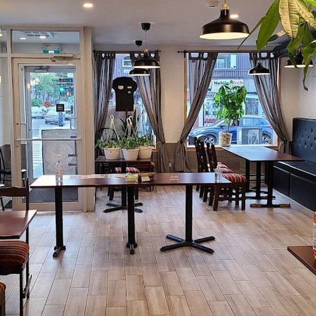 Pupuseria Do&ntilde;a Maria - Villeray-Saint-Michel Restaurants